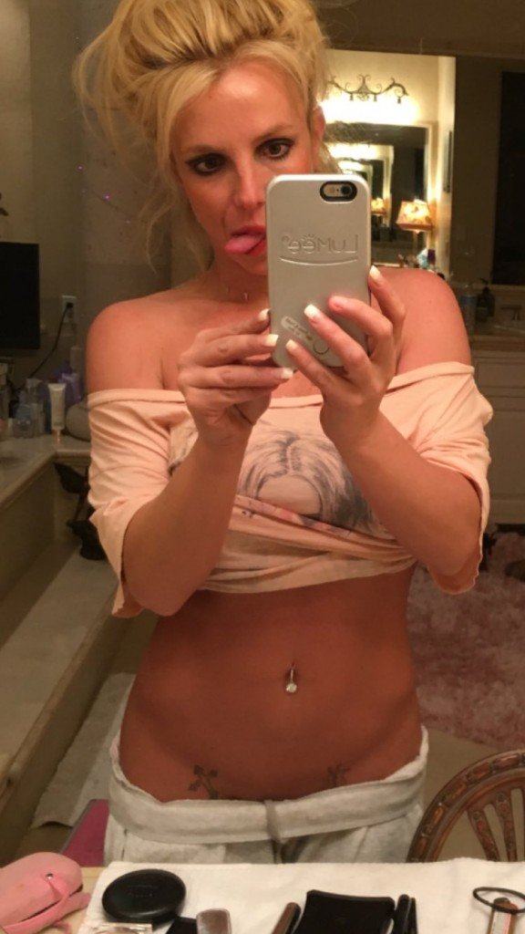 Britney Spears Selfie (1 Photo)