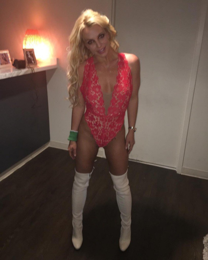 Britney Spears Sexy (3 Photos + Videos)