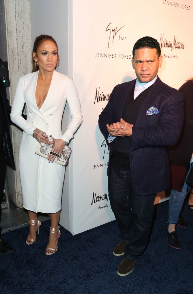 Jennifer Lopez Cleavage (39 Photos)