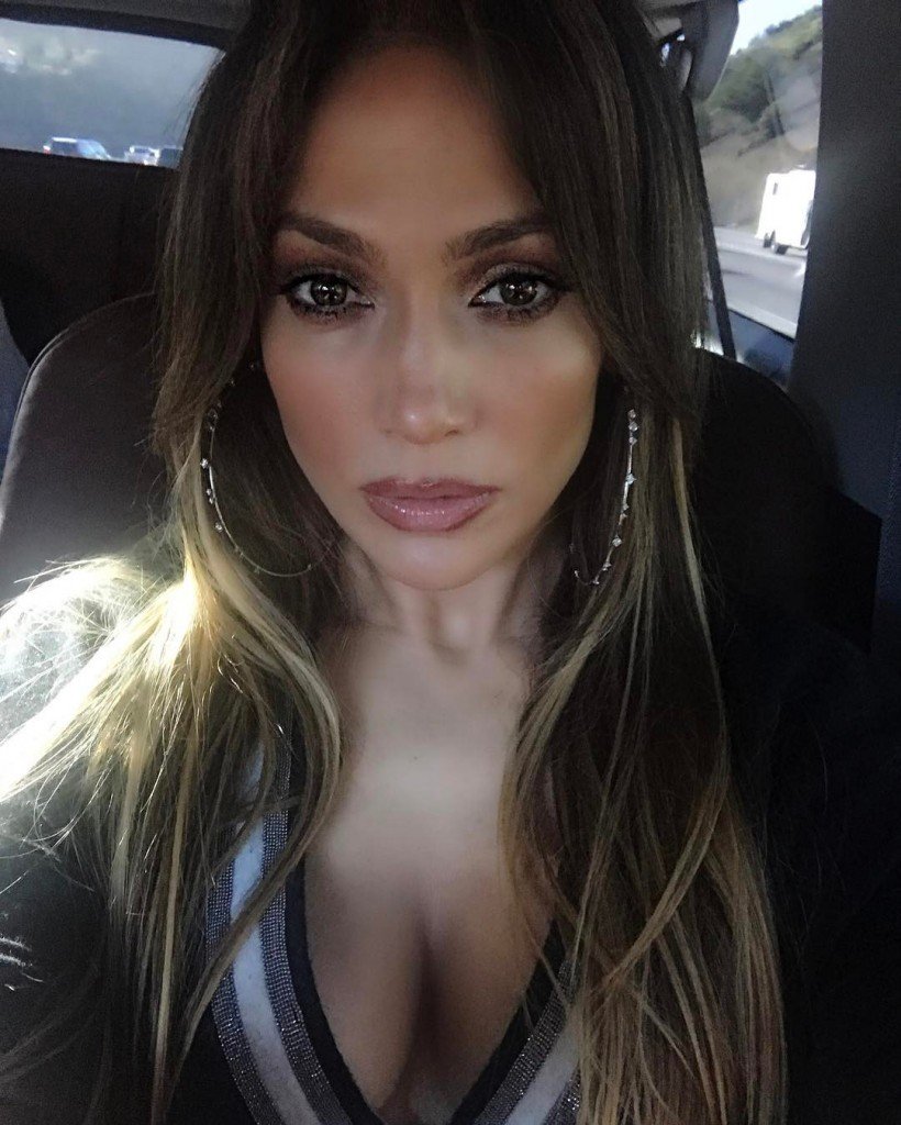 Jennifer Lopez Sexy (2 Photos)