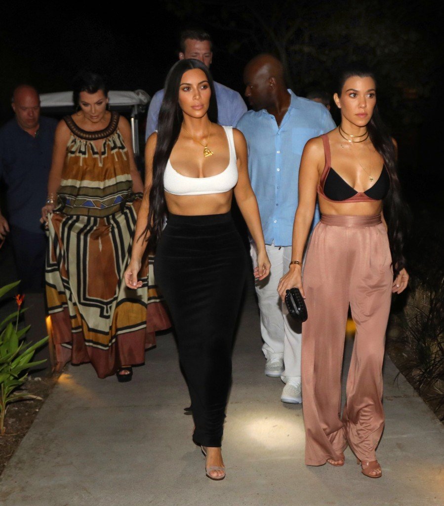 Kim, Khloe and Kourtney Kardashian Sexy (15 Photos)