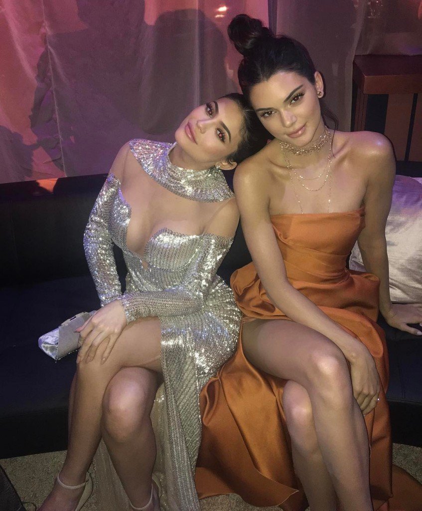 Kylie Jenner &amp; Kendall Jenner Sexy (9 Photos + GIFs)