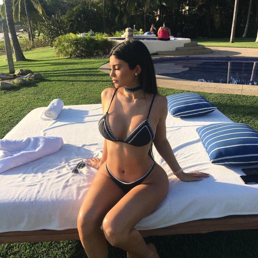 Kylie Jenner Sexy (30 Photos + 5 GIFs)
