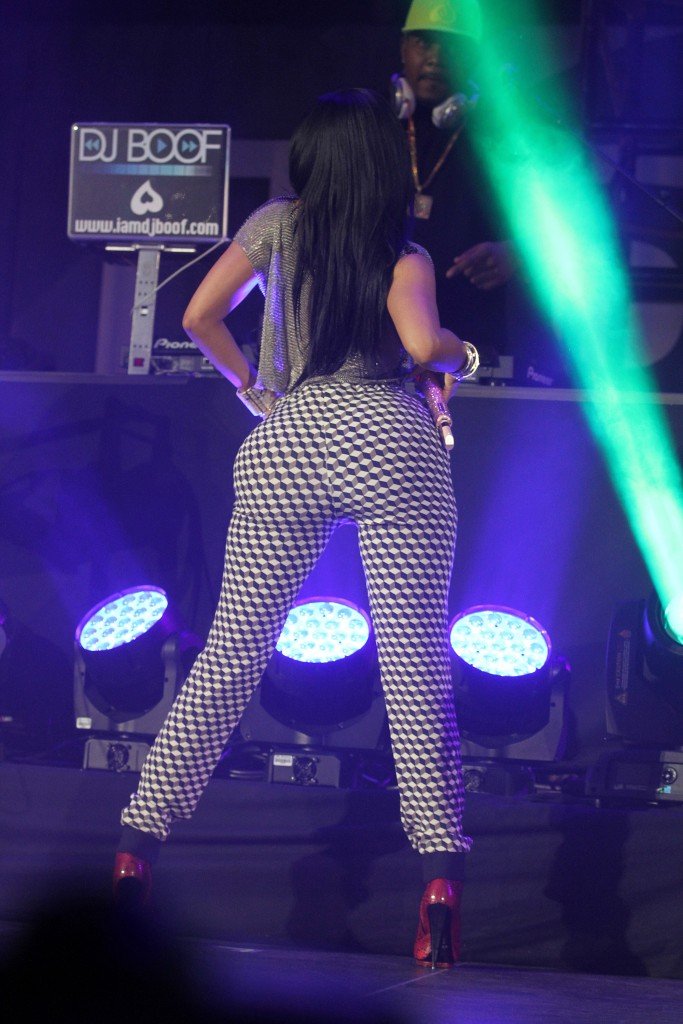 Nicki Minaj Sexy (20 Photos + Video)