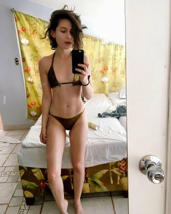Erin Sanders / erinzariah Nude Leaks Photo 3