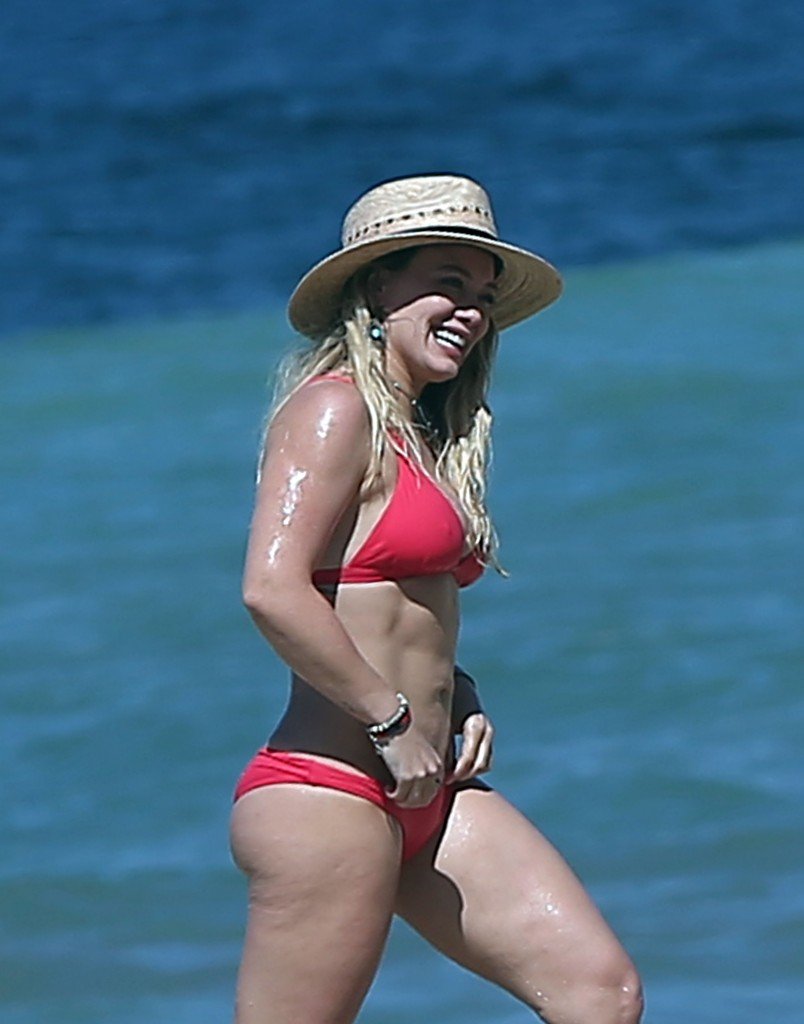Hilary Duff Sexy (45 Photos)