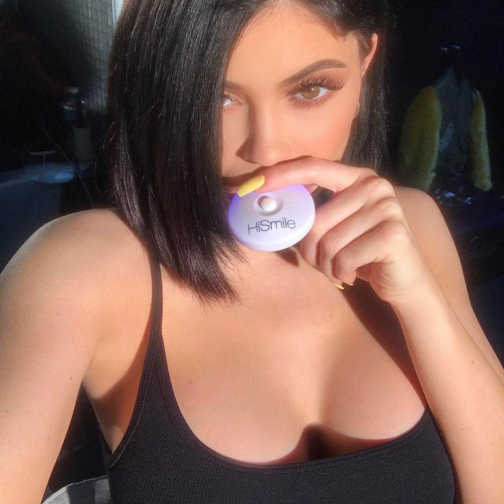 Kylie Jenner Cleavage (3 Photos)