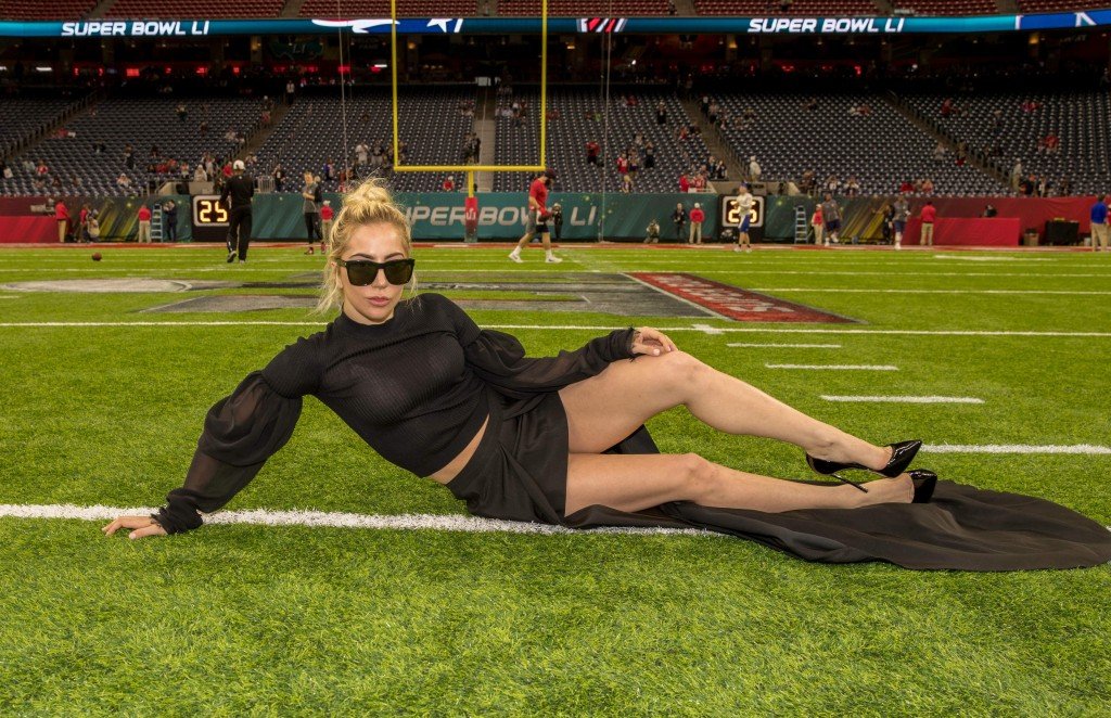 Lady Gaga Sexy (19 Photos + Video)
