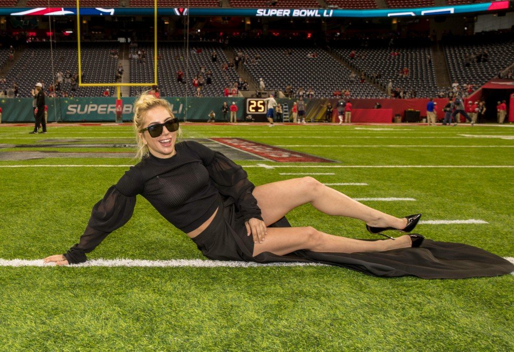 Lady Gaga Sexy (19 Photos + Video)