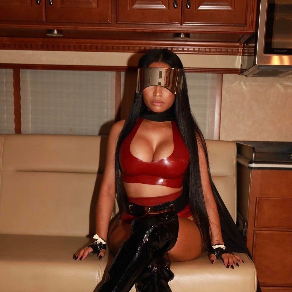 Nicki Minaj (5 Sexy Photos)