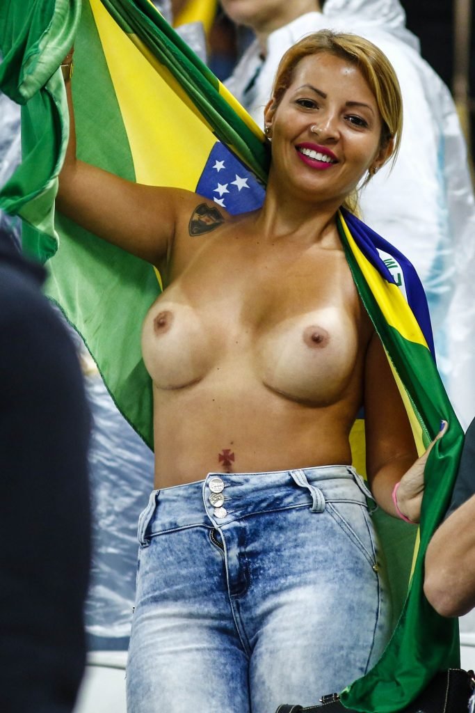 Bianka Cabral Topless (5 Photos)