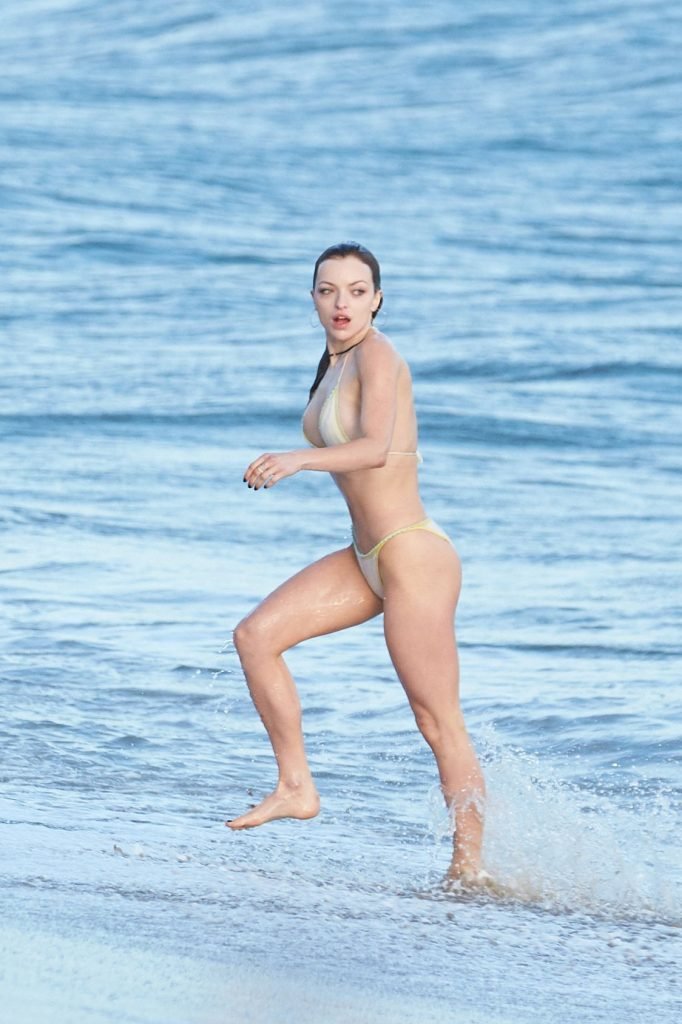 Francesca Eastwood Sexy &amp; Topless (34 Photos)