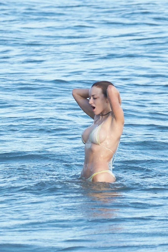 Francesca Eastwood Sexy &amp; Topless (34 Photos)