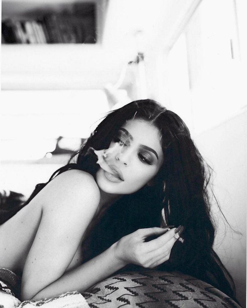 Kylie Jenner Sexy (5 Photos)