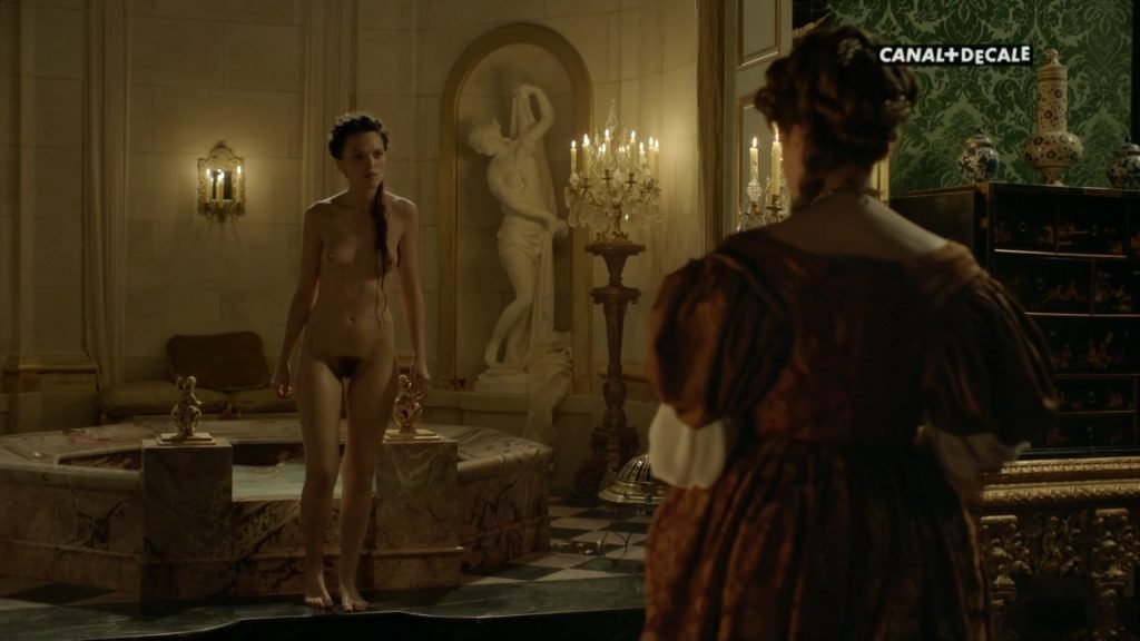 Anna Brewster Nude – Versailles (12 Pics + GIF &amp; Video)