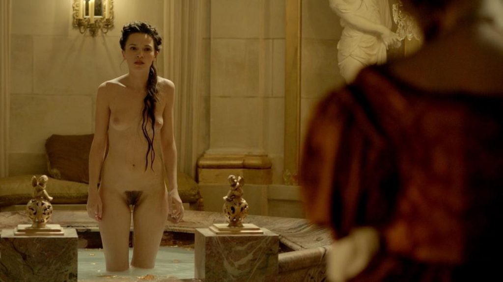 Anna Brewster Nude – Versailles (12 Pics + GIF &amp; Video)