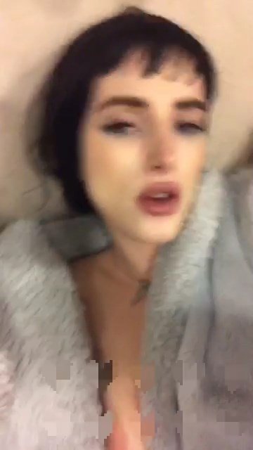 Bella Thorne Sexy &amp; Topless (10 Photos + Videos)