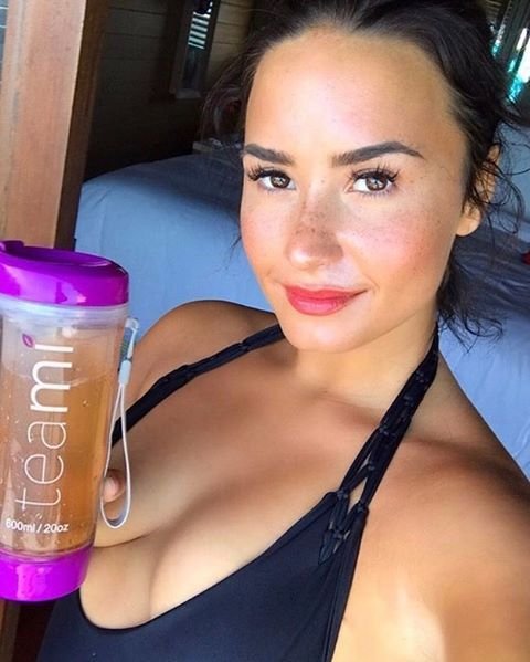 Demi Lovato Sexy (6 Photos)