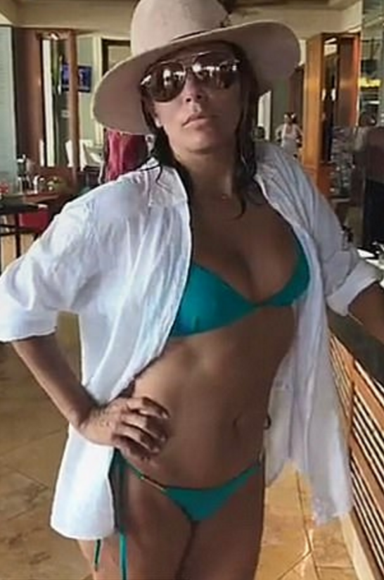 Eva Longoria Sexy (17 Photos)