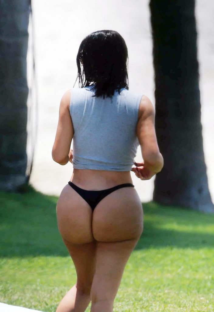 Kim Kardashian Sexy (29 Photos)