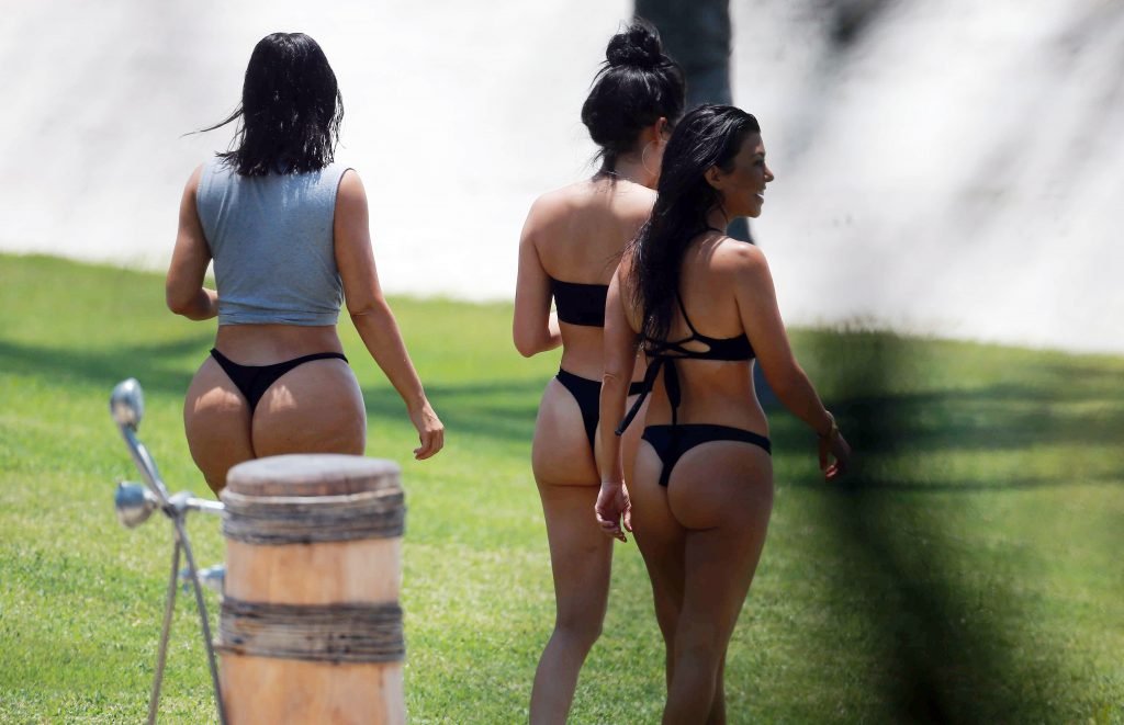 Kim Kardashian Sexy (29 Photos)