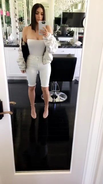 Kim Kardashian Sexy (9 Photos + Videos)