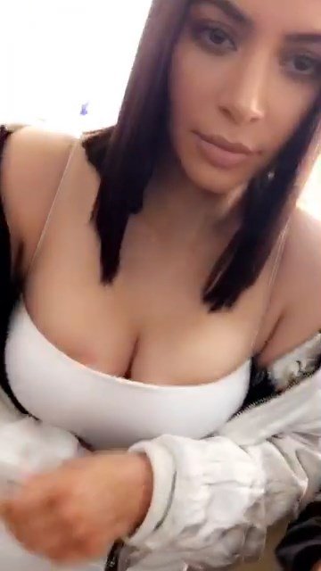 Kim Kardashian Sexy (9 Photos + Videos)