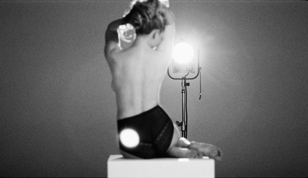 Kirsten Dunst Sexy (3 Photos + Video &amp; GIFs)