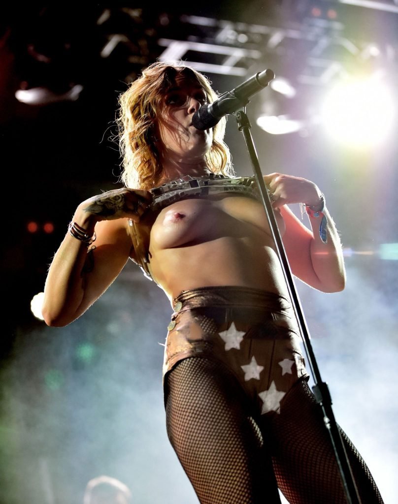 Tove Lo Sexy &amp; Topless (53 Photos)