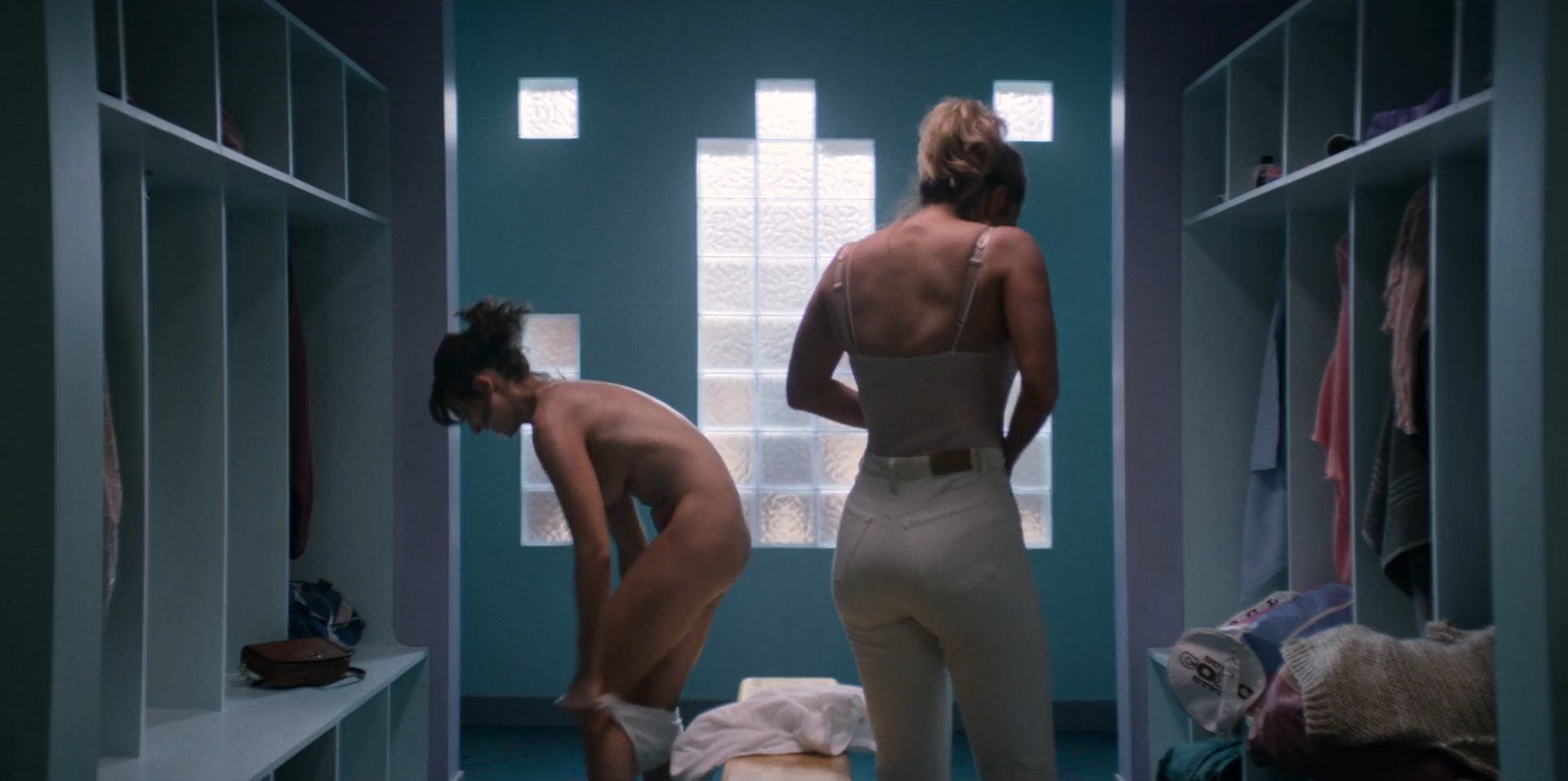 Alison Brie Betty Gilpin Etc Nude And Sexy Glow 2017 S01e01 Hd 1080p Thefappening 1941