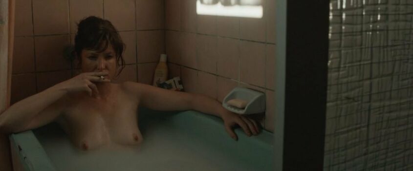 Emma Booth Nude Leaks Photo 11