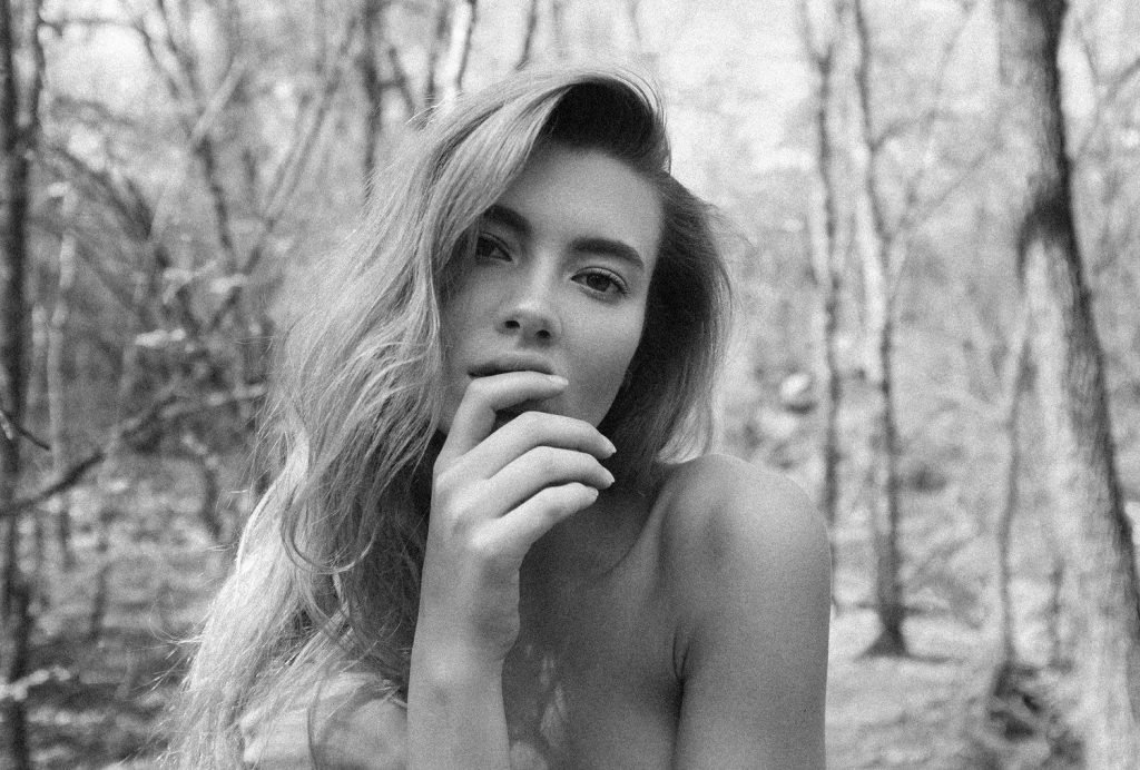 Jessie Keener Nude &amp; Sexy (20 Photos)