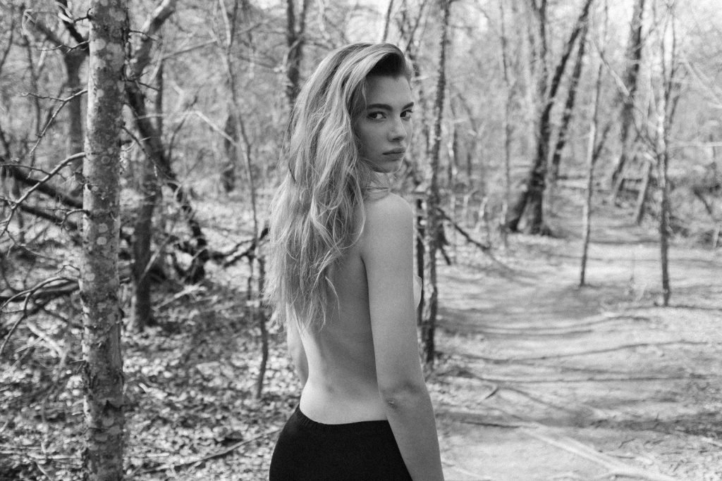 Jessie Keener Nude &amp; Sexy (20 Photos)