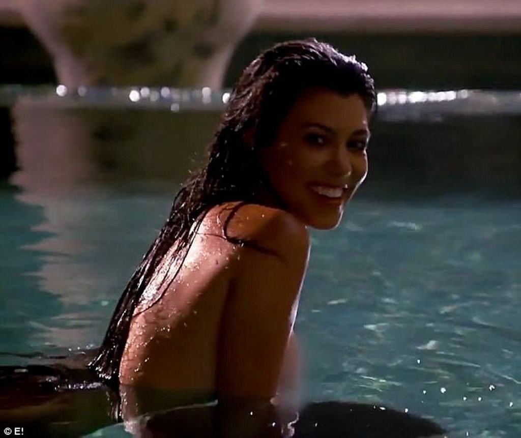 Kourtney Kardashian Naked (34 New Pics + Video)