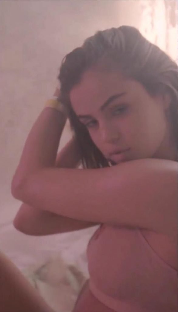 Selena Gomez Sexy (22 Pics &amp; Video)