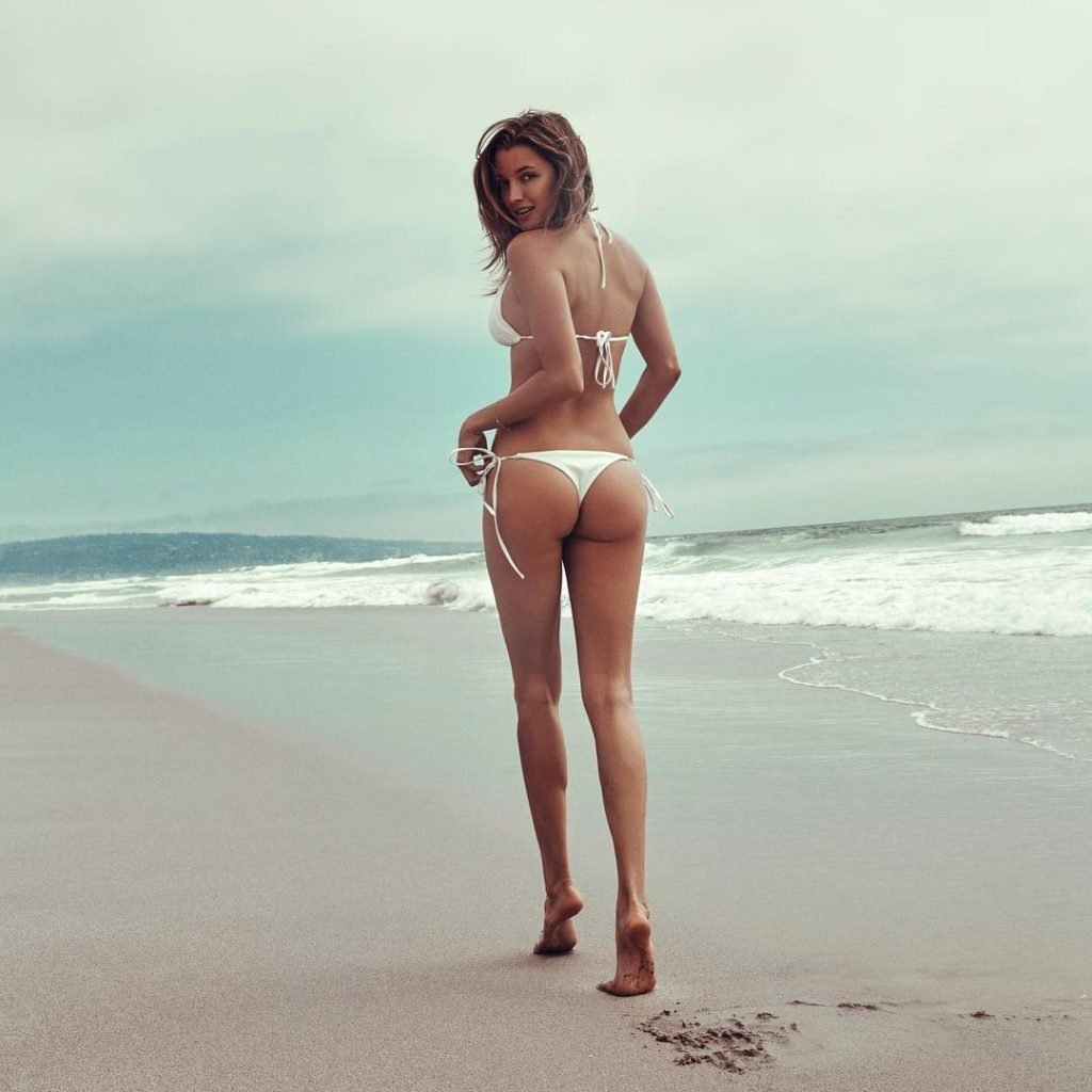 Alyssa Arce Sexy &amp; Topless (16 Photos)