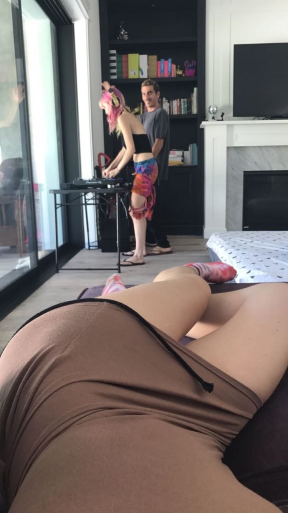 Bella Thorne Sexy (38 Photos + Video)