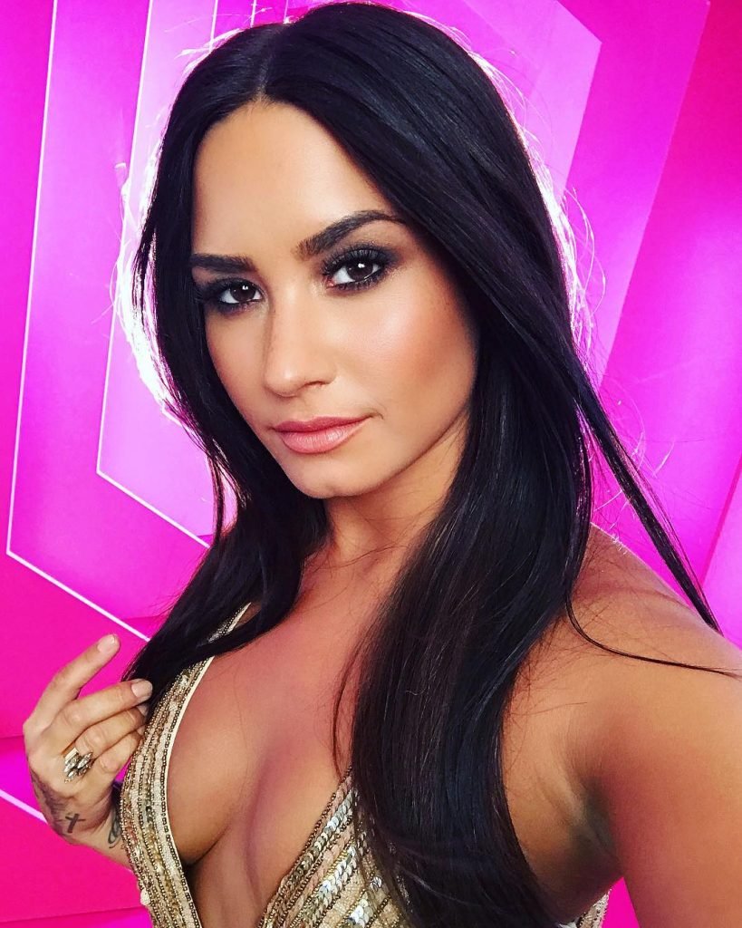 Demi Lovato Sexy (9 Photos)