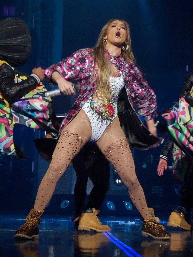 Jennifer Lopez Sexy (18 New Photos)