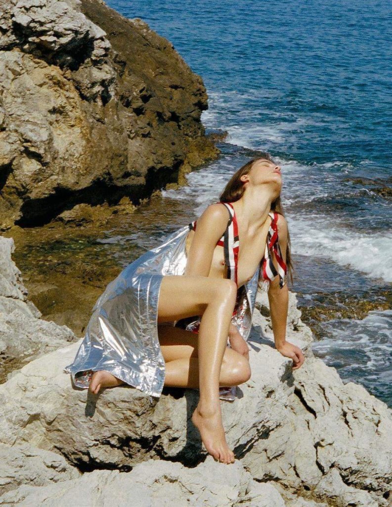 Julia Van Os Nude &amp; Sexy (12 Photos)
