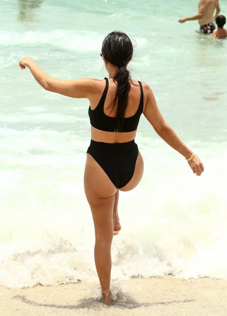 Kourtney Kardashian Sexy (117 Photos + Video)