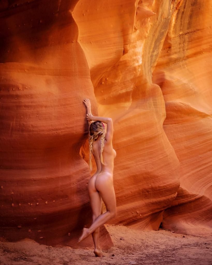 Sara Underwood Nude &amp; Sexy (4 Photos + GIF)