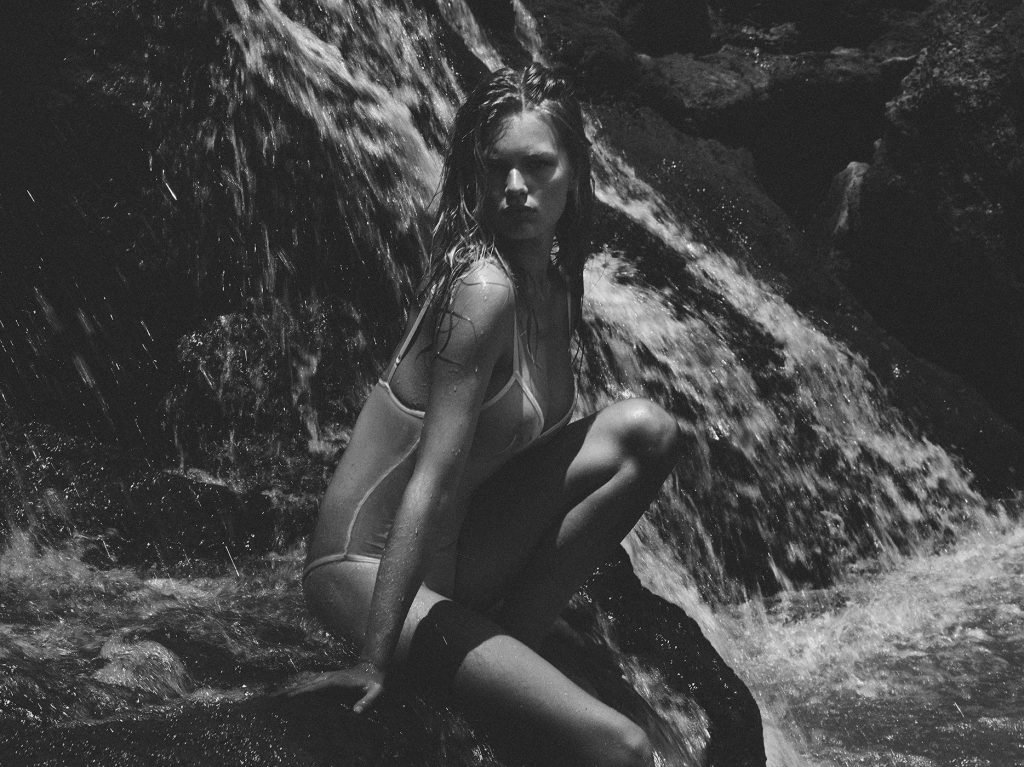 Anna Ewers Nude &amp; Sexy (16 Photos)