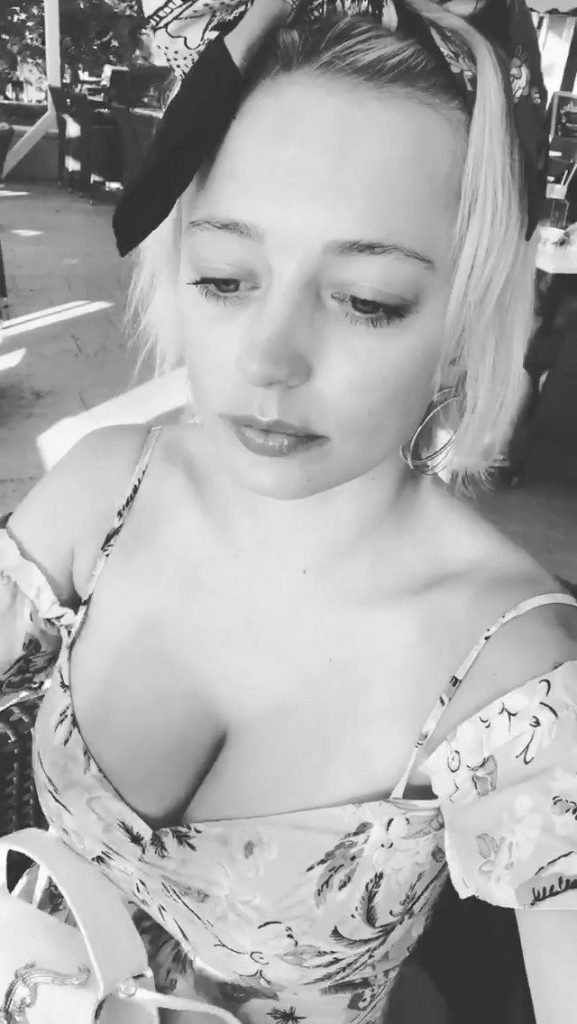 Caroline Vreeland Sexy (15 Photos + Video)