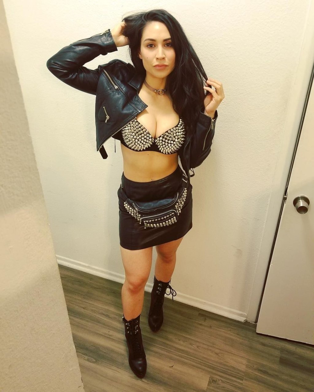 Here are new sexy photos of Cassie Steele from Instagram (May-July 2017). 