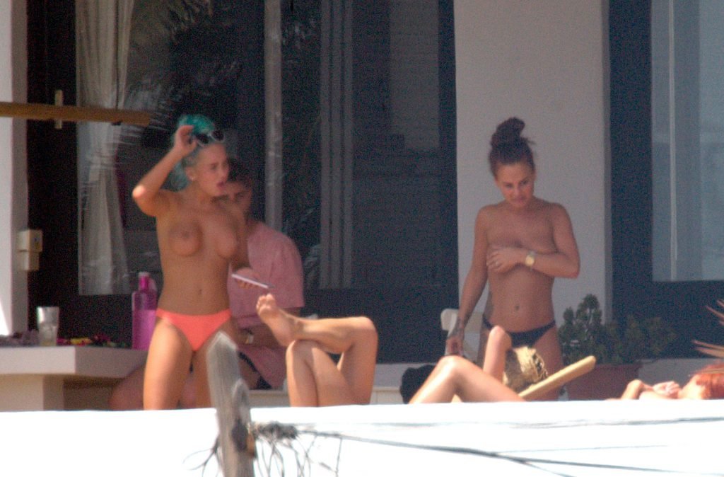 Connelly topless chantelle Chantelle Connelly