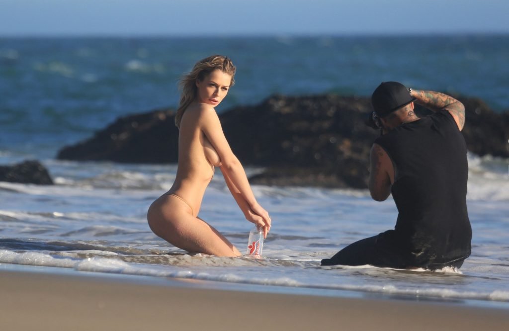 Kate Compton Sexy &amp; Topless (40 Photos)