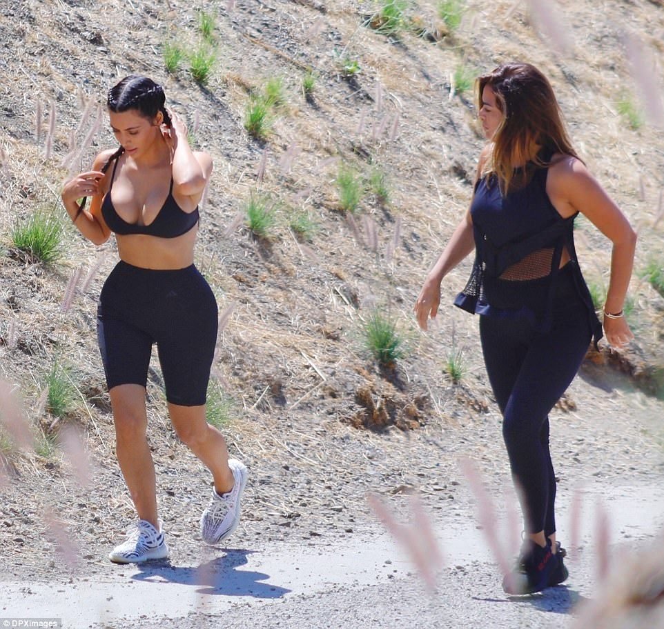 Kim Kardashian Sexy (17 Photos + Video)