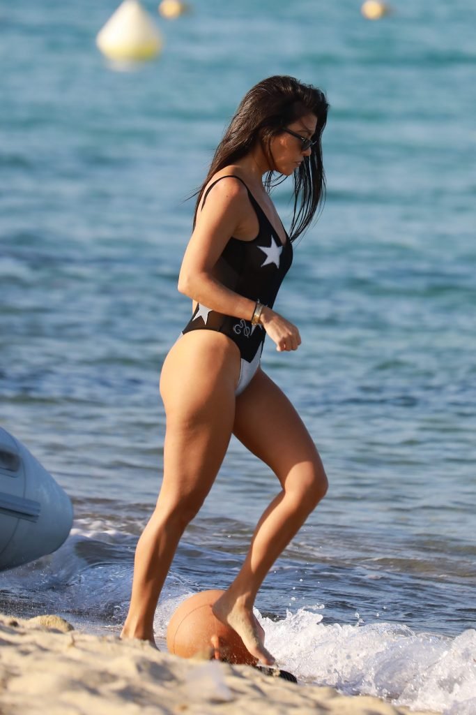 Kourtney Kardashian Sexy (38 Photos + Video)
