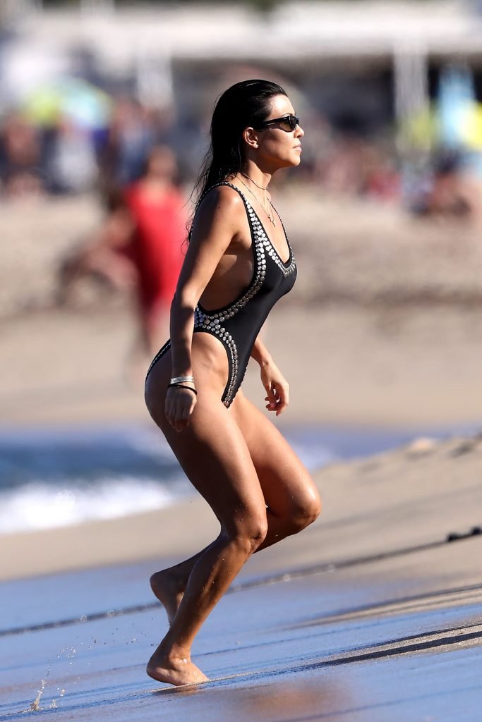 Kourtney Kardashian Sexy (160 Photos + Videos)